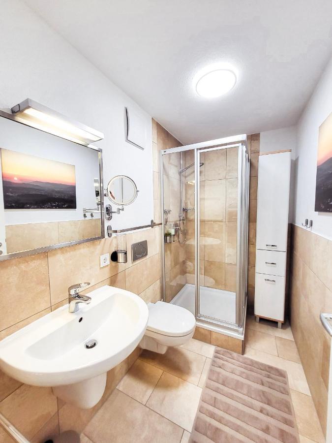 Zentrale Ferienwohnung In Aalen City Mit 4-Sternen Luaran gambar